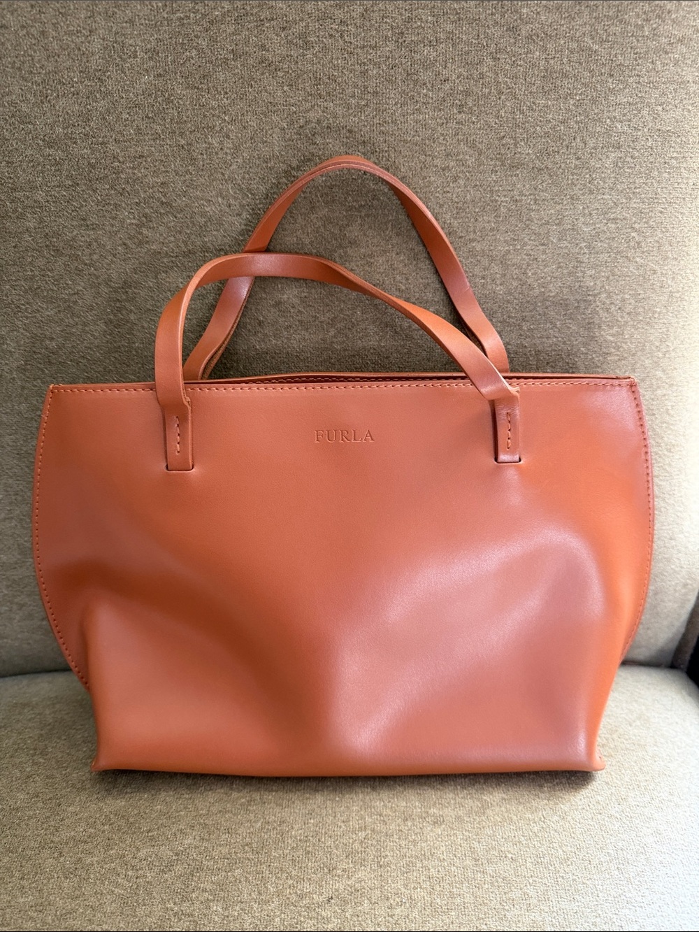 Small elegant Furla Tan Leather handbag Made in Italy 🇮🇹